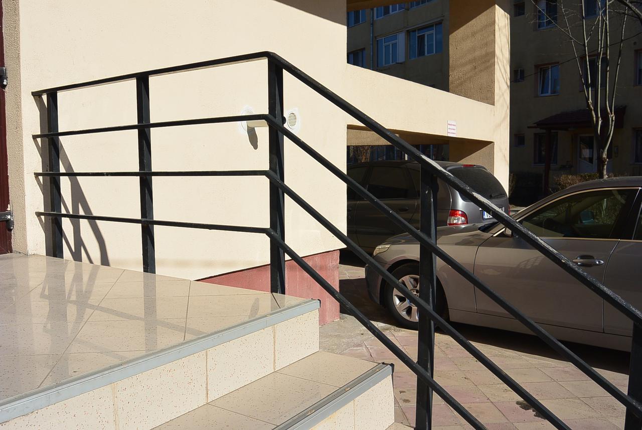 Star Apart Ramnicu Valcea Exterior photo